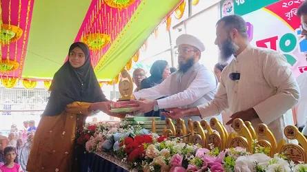 শিবচরের বাহাদুরপুরে বৃত্তিপ্রাপ্ত ১৭ শিক্ষার্থীকে সংবর্ধনা