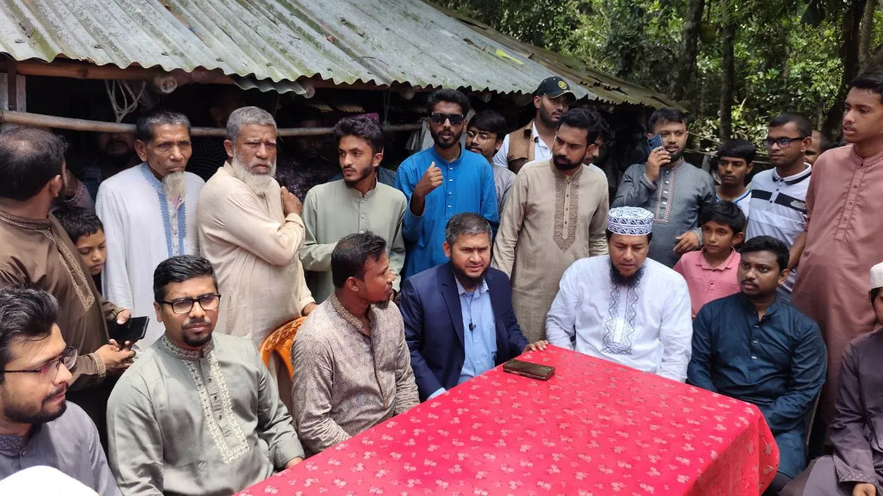 প্রথম জুলাই শহীদ আবু সাঈদের কবর জিয়ারত ছাত্রশিবির সভাপতির