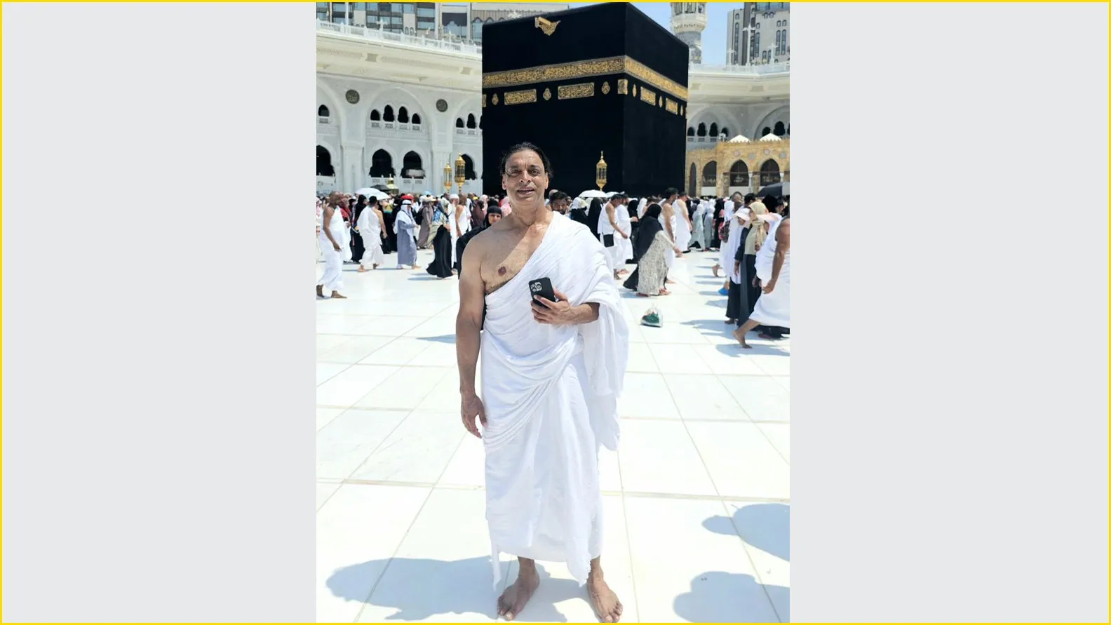 বন্যায় ক্ষতিগ্রস্ত দেশবাসীর জন্য কাবা শরীফে শোয়েব আখতারের দোয়া