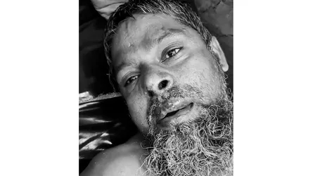 শৈলকুপায় হামলা চালিয়ে ইজিবাইক ছিনতাই