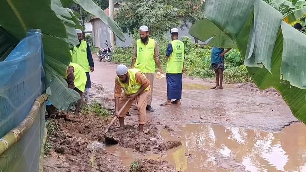 সখীপুরে ইসলামী আন্দোলনের উদ্যোগে সড়ক সংস্কার