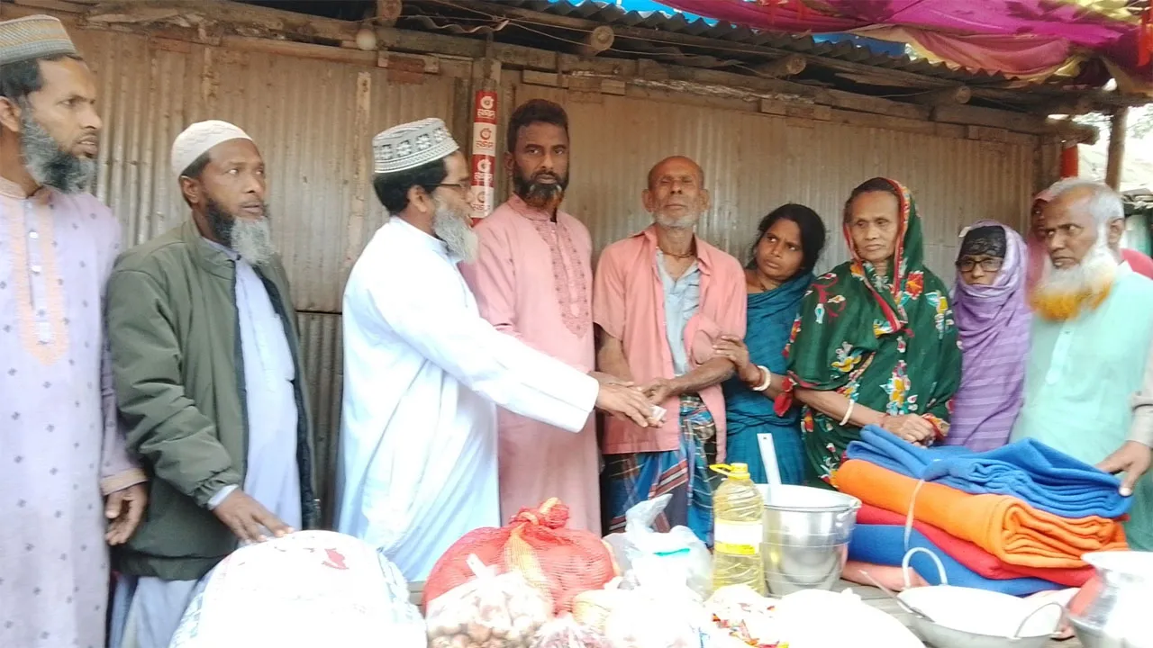 সোনাতলায় আগুনে ক্ষতিগ্রস্ত পরিবারকে জামায়াতের সহায়তা প্রদান