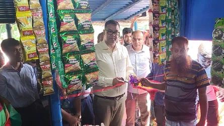 ২৩ বছর কারাভোগের পর নতুন জীবনে দুলাল, ডিসি থেকে উপহার পেলেন দোকান