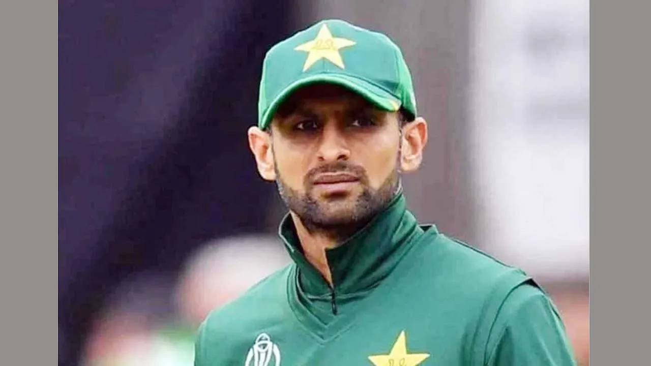 পাকিস্তানের ঘরোয়া ক্রিকেটে মেন্টরের দায়িত্ব ছাড়লেন শোয়েব মালিক