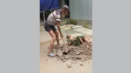 শ্রীবরদীতে অসুস্থ স্ত্রীকে ‘জীবন্ত মাটি দেয়ার’ চেষ্টার ভিডিও ভাইরাল