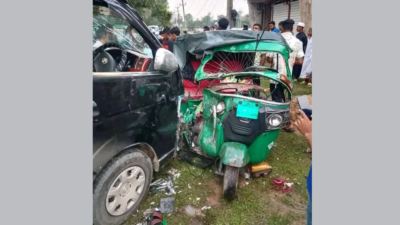 শ্রীমঙ্গলে মাইক্রোবাস-সিএনজির সংঘর্ষে নিহত ৩