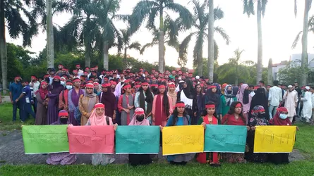 মাথায় লাল কাপড় বেঁধে বাকৃবি শিক্ষার্থীদের মৌন মিছিল