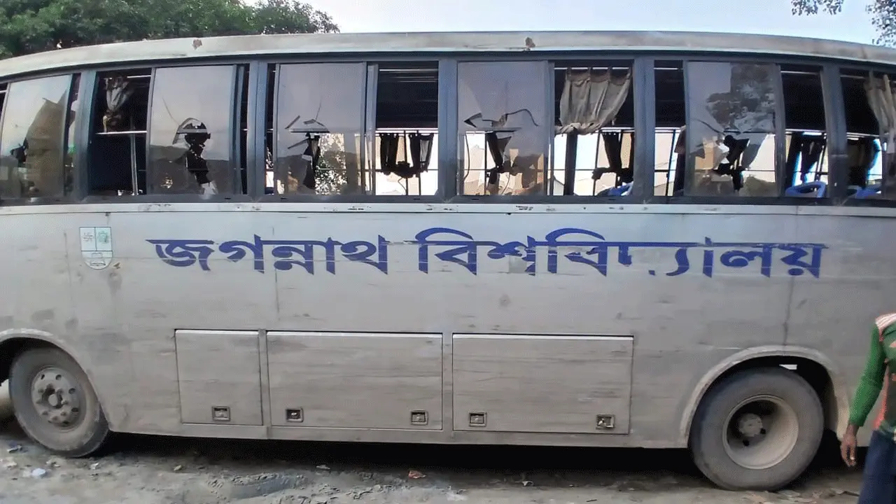 সিংগাইরে জগন্নাথ বিশ্ববিদ্যালয়ের বাসে হামলার ঘটনায় মামলা