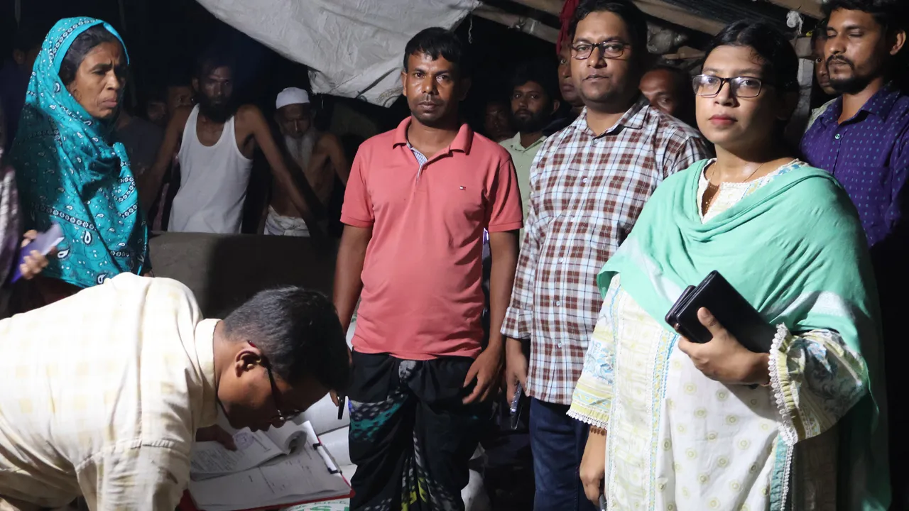 সিংড়ায় অবৈধভাবে সার মজুদ, কারাদণ্ড ও জরিমানা