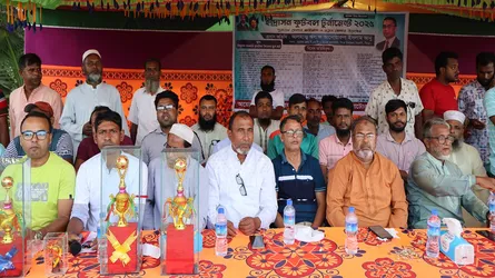সিংড়ায় ১৪ বছর পর অমিমাংসিত ফুটবল টুর্নামেন্টের ফাইনাল অনুষ্ঠিত