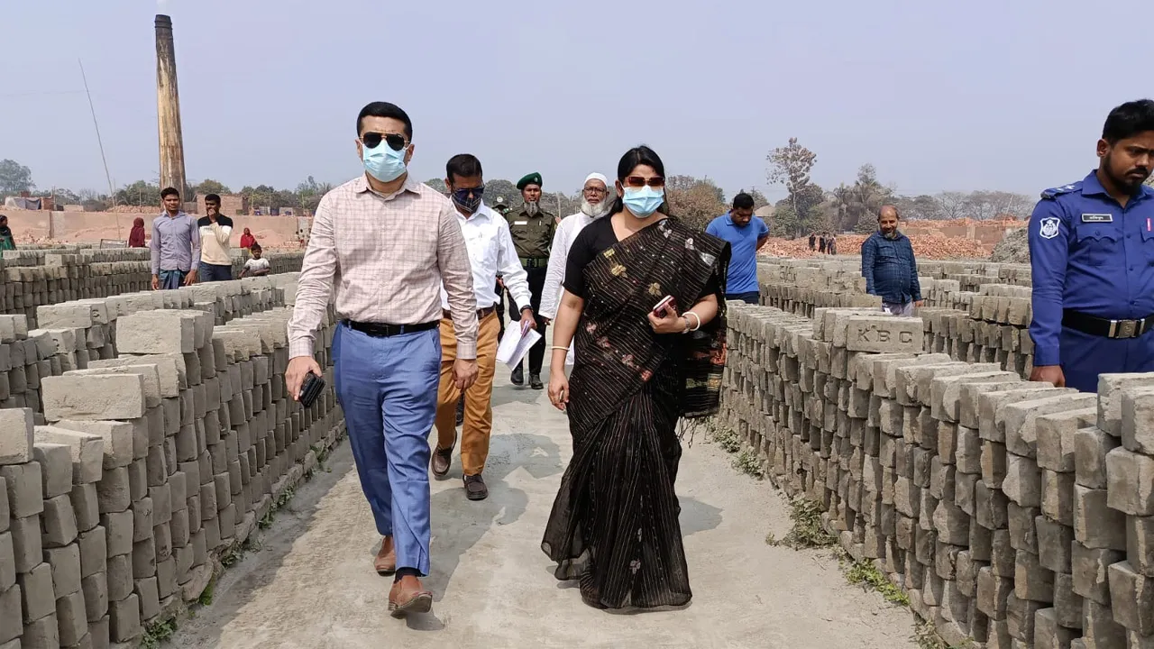 সিরাজদিখানে ৩ ইটভাটাকে ৯ লাখ টাকা জরিমানা