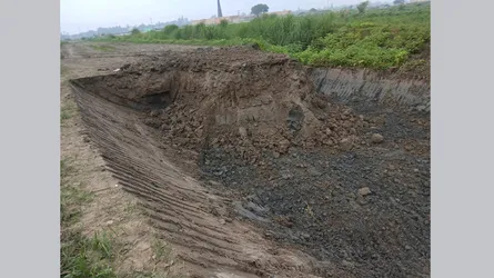 সিরাজদিখানে ফসলি জমি কাটার অভিযোগ, রাতের আধারে সক্রিয় চক্র