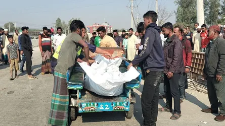 রায়গঞ্জে ট্রাকের চাকায় পিষ্ট হয়ে মোটরসাইকেল আরোহী নিহত