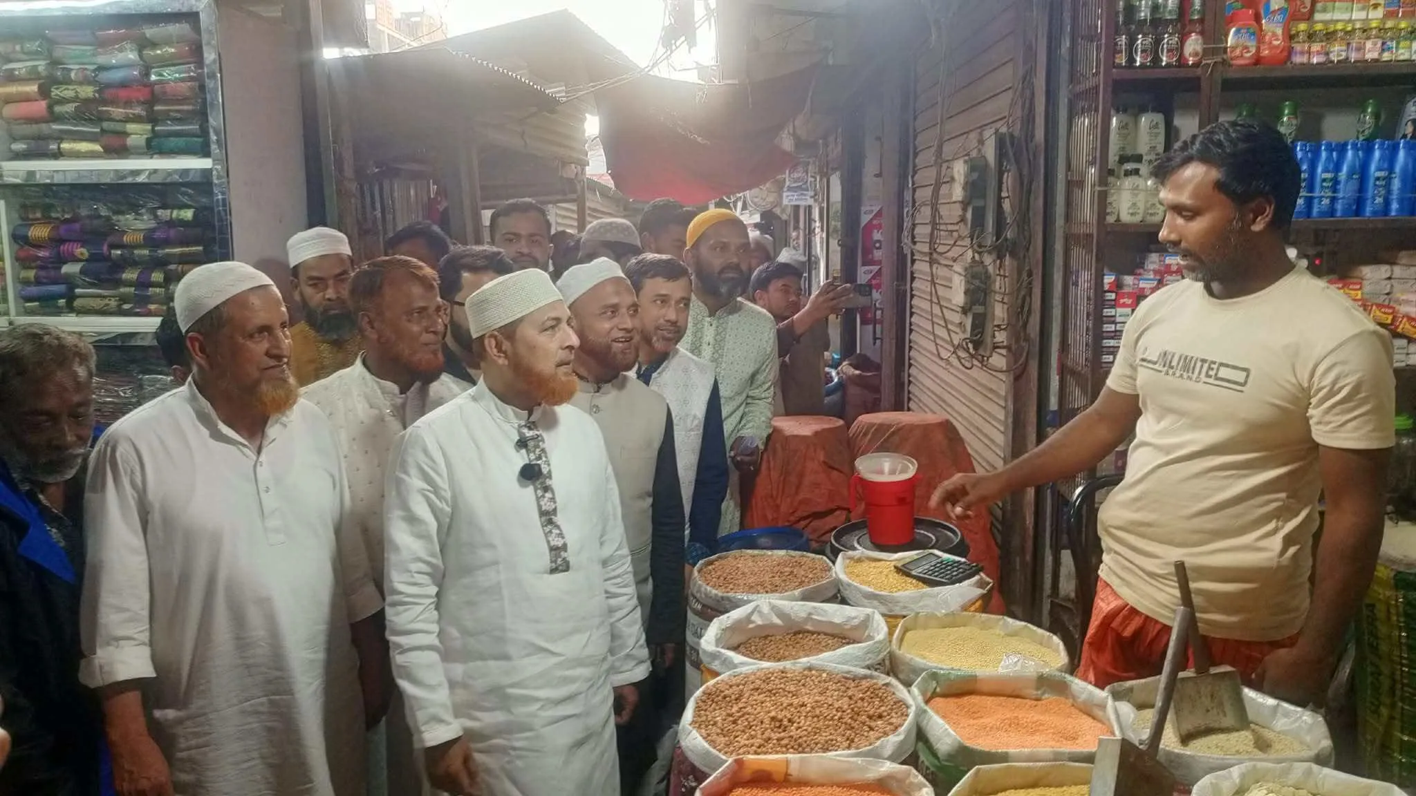 নিত্যপ্রয়োজনীয় দ্রব্যের দাম বাড়িয়ে বাজার অস্থির করা চরম অমানবিক কাজ