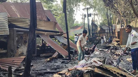এনায়েতপুরে শাড়ি প্রিন্ট কারখানায় আগুন