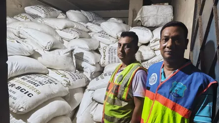 মিয়ানমারে পাচারকালে সীতাকুণ্ডে অর্ধকোটি টাকার সার জব্দ