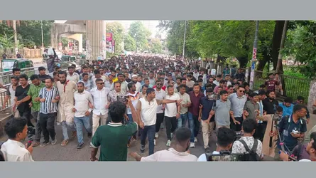 নিষিদ্ধ সংগঠনের উসকানিমূলক কর্মকাণ্ডের প্রতিবাদে ছাত্রদলের বিক্ষোভ