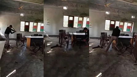 সরকারি সোহরাওয়ার্দী কলেজের অফিস কক্ষ ভাঙচুর, ভিডিও ভাইরাল