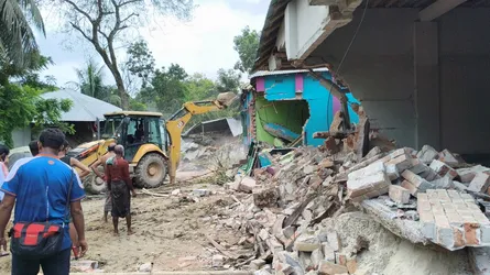 শৈলকুপা-লাঙ্গলবাঁধ আঞ্চলিক মহাসড়কের জমিতে থাকা ১৯ স্থাপনা উচ্ছেদ