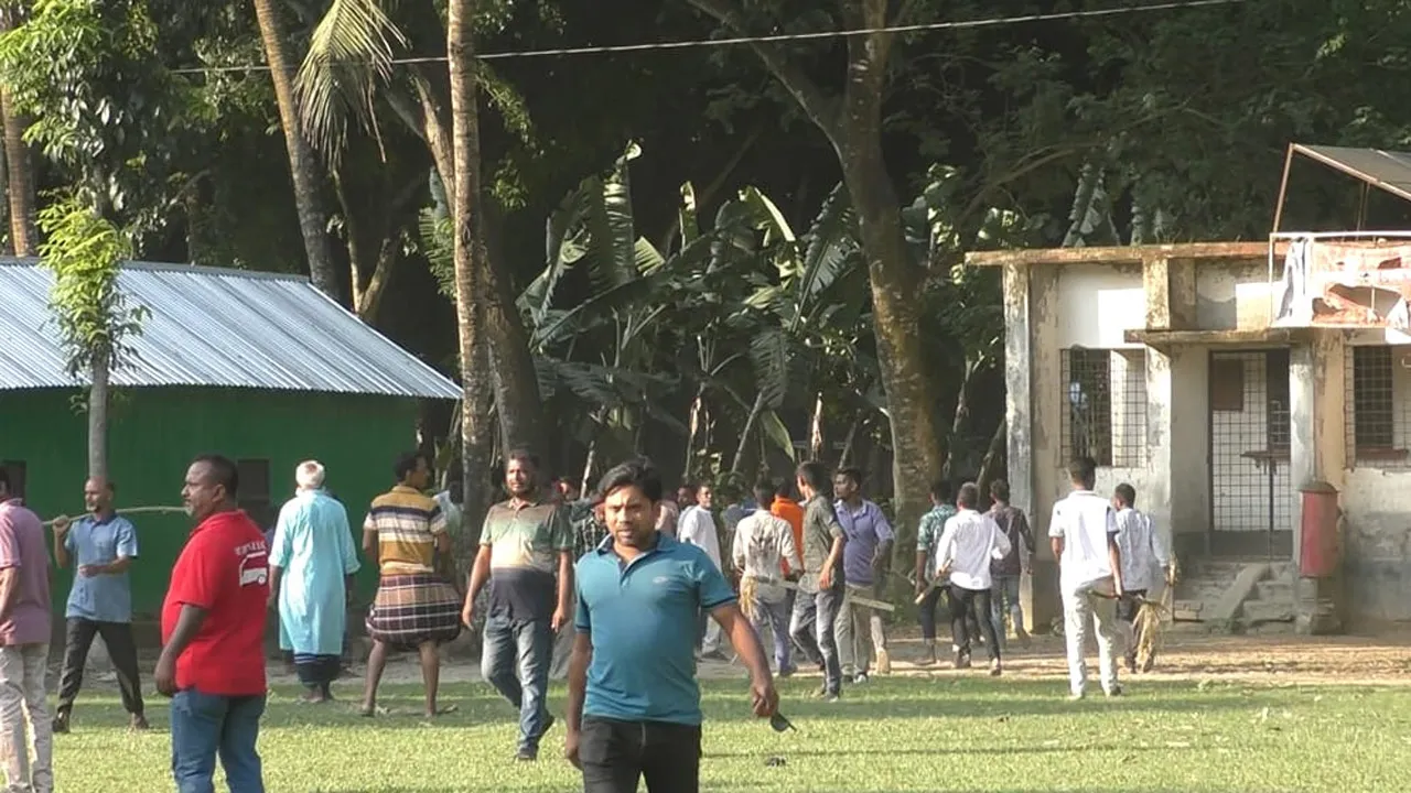 শৈলকুপায় বিএনপির কেন্দ্রীয় নেতার জনসভায় ককটেল নিক্ষেপের অভিযোগ