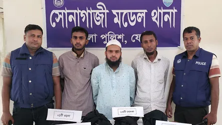 ফেনীতে হত্যাকাণ্ডের আলামতসহ গ্রেফতার ৫