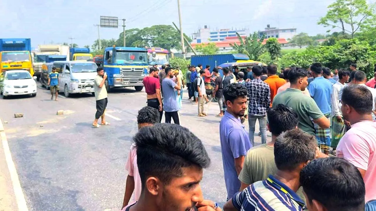 সোনারগাঁওয়ে চাঁদা না দেয়ায় অটোরিকশা চালককে হত্যা, মহাসড়ক অবরোধ