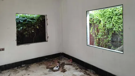বিএনপি নেতার বিরুদ্ধে দলীয় কার্যালয়ের আসবাবপত্র ও জানালার গ্রিল লুটের অভিযোগ