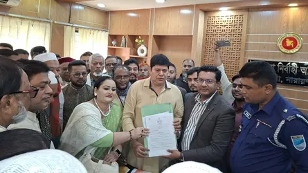 সোনারগাঁওয়ে বিএনপির প্রার্থী মান্নানের পক্ষে মনোনয়ন পত্র সংগ্রহ