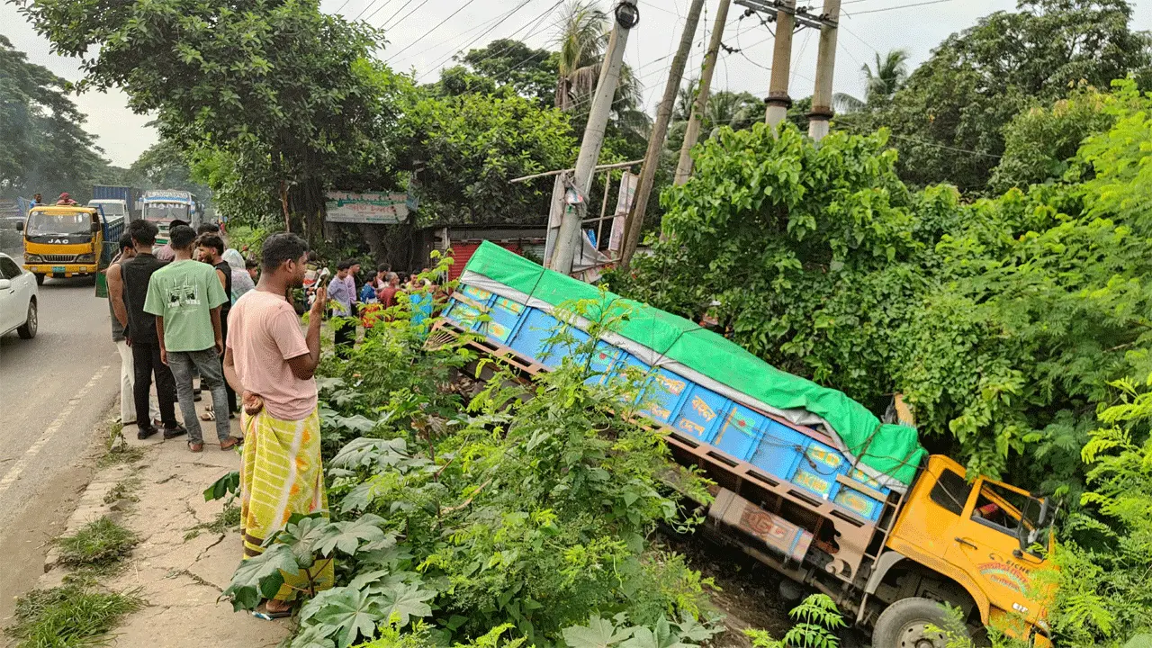 সোনারগাঁওয়ে ট্রাকের ধাক্কায় পথচারী নিহত, আহত ৪