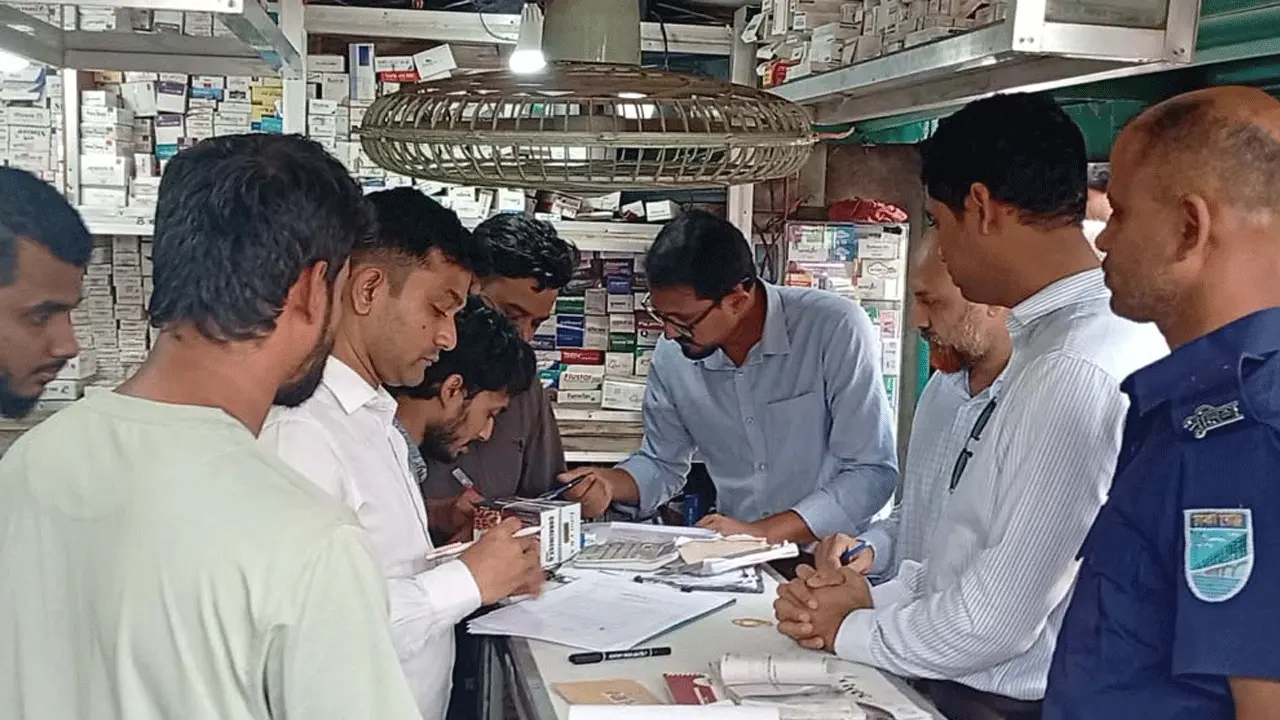 সোনারগাঁওয়ে ৪ ফার্মেসিকে জরিমানা