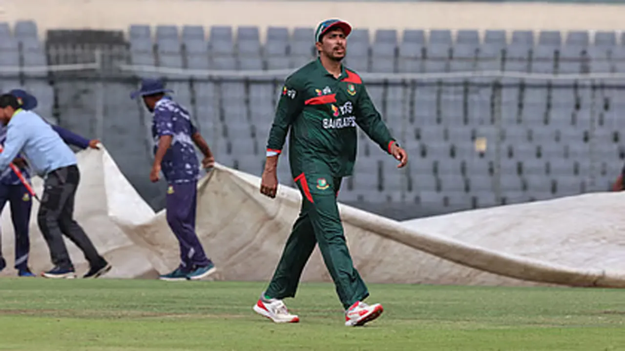 মিরপুরে বৃষ্টি, বন্ধ খেলা