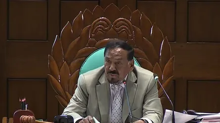 প্রধানমন্ত্রীর অনুপস্থিতিতে সংসদে বক্তা সঙ্কট