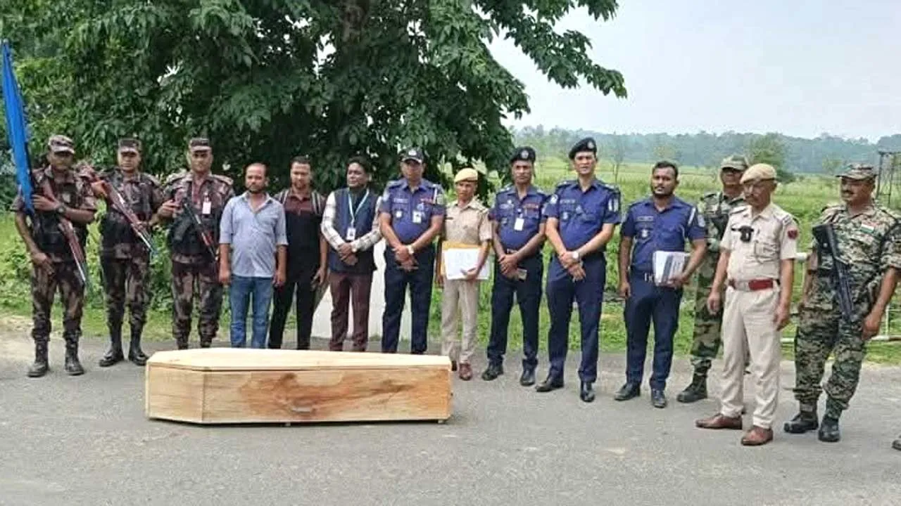 শেরপুরে বাংলাদেশী যুবকের লাশ হস্তান্তর করল বিএসএফ