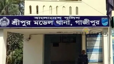 শ্রীপুরে কৃষকের কব্জি কেটে নিলেন পুলিশ কনস্টেবল