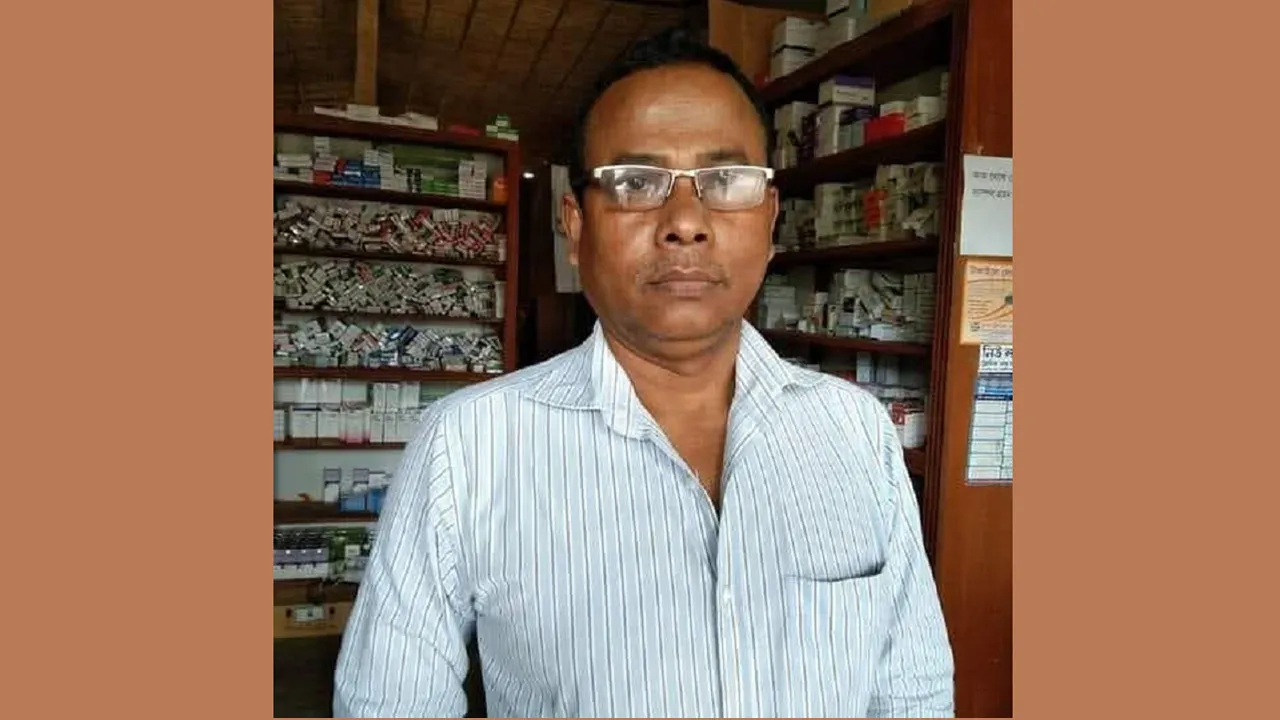 ডাক্তার না হয়েও এক ভাই লেখেন প্রেসক্রিপশন, অপর ভাই দেন ওষুধ