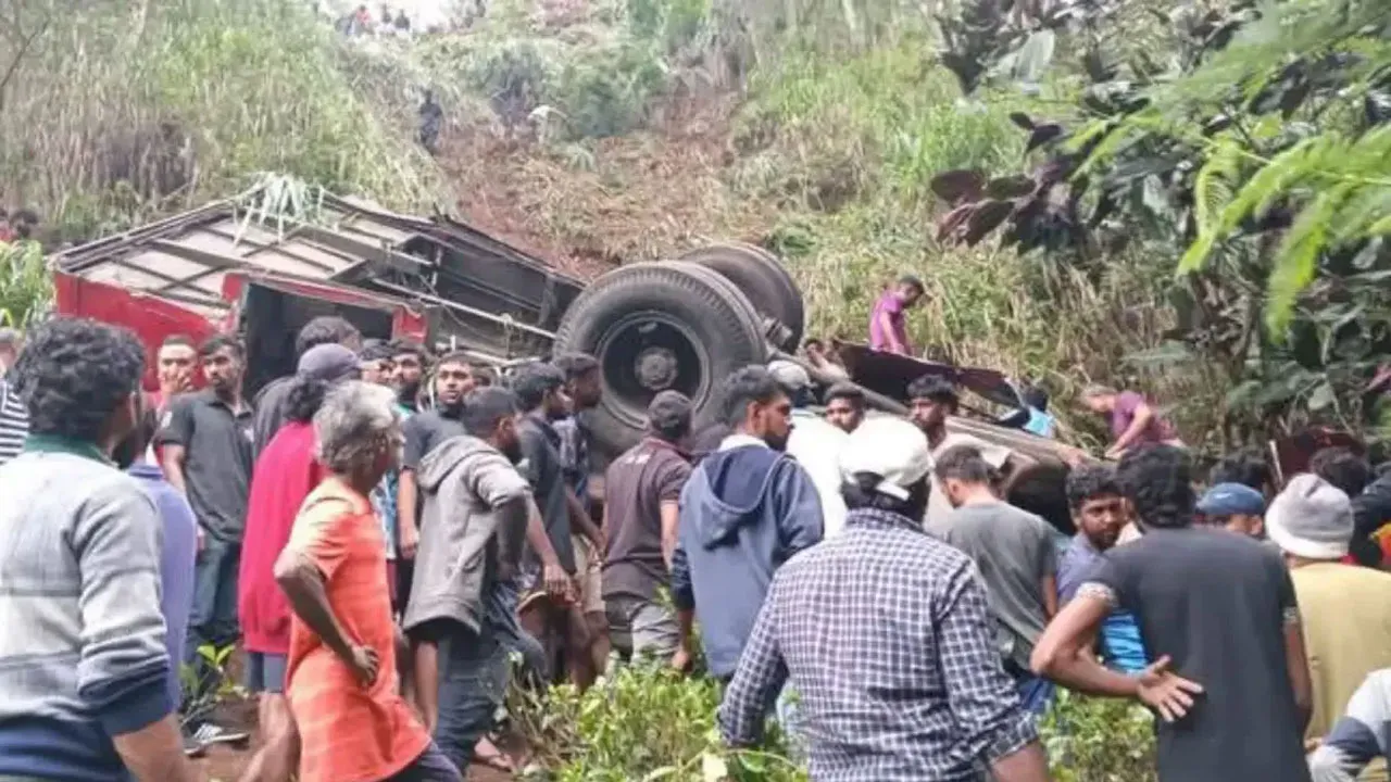 শ্রীলঙ্কায় বাস খাদে পড়ে নিহত ১৫