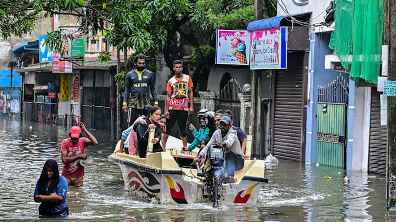 শ্রীলঙ্কায় বন্যা ও ভূমিধসে নিহতের সংখ্যা বেড়ে ৩৩০