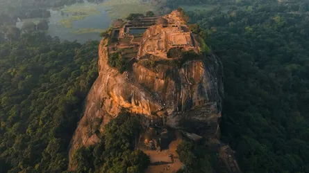 ৪০ দেশের জন্য ভিসা ফি মওকুফ করল শ্রীলঙ্কা