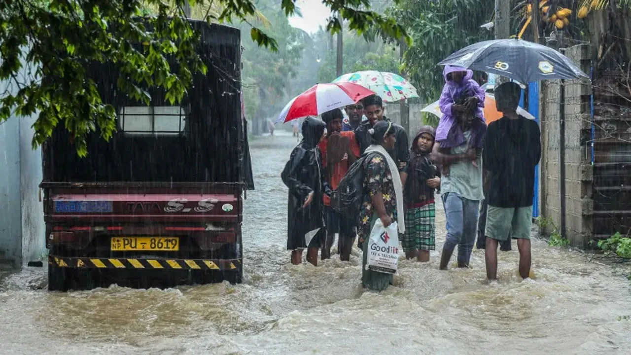 শ্রীলঙ্কায় বন্যা ও ভূমিধসে নিহত বেড়ে ৪০