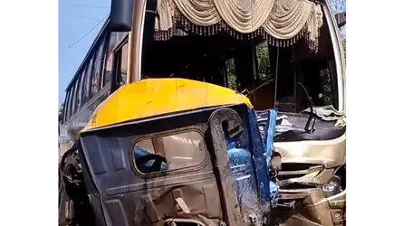 শ্রীমঙ্গলে বাস-পিকআপভ্যানের মুখোমুখি সংঘর্ষে নিহত ১