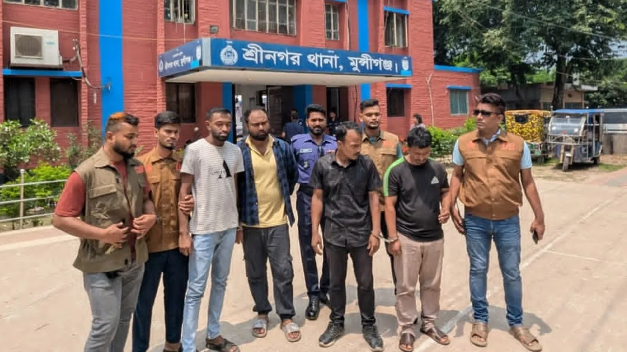 শ্রীনগরে ৫৭টি তেলের ব্যারেল উদ্ধার