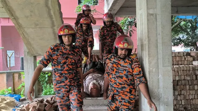 শ্রীনগরে বিদ্যুৎস্পৃষ্টে আহত ব্যক্তিকে উদ্ধার করল ফায়ার সার্ভিস