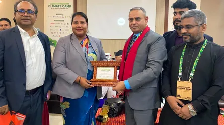 নেপালে জলবায়ু ক্যাম্পে সম্মাননা পেলেন স্টামফোর্ডের ভিসি