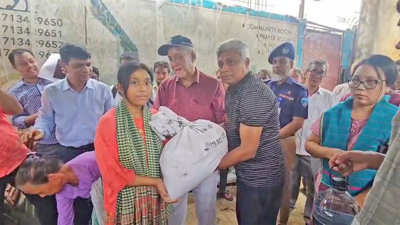 State-Minister-Amit-assures-rehabilitation-of-flood-victims-in-Bandarban