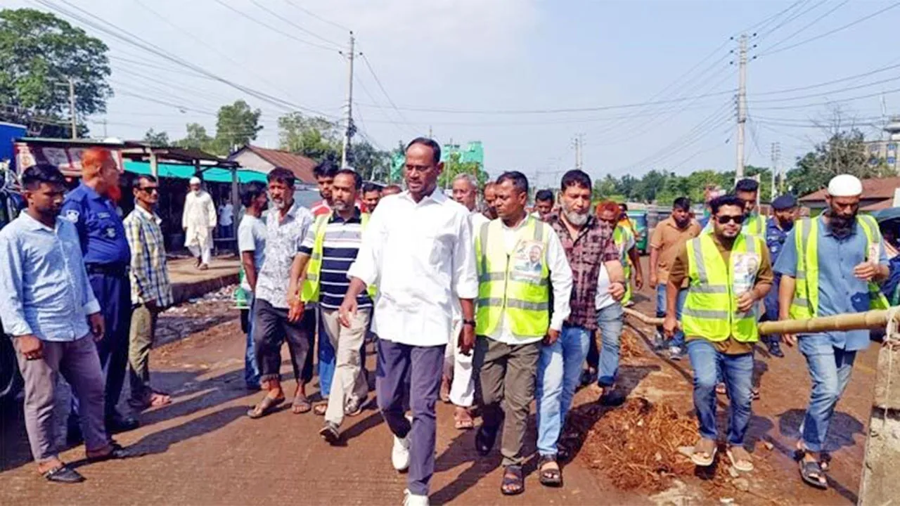 টাঙ্গাইলে কোরবানির বর্জ্য অপসারণ কাজে মাঠে নামলেন প্রাণিসম্পদ প্রতিমন্ত্রী