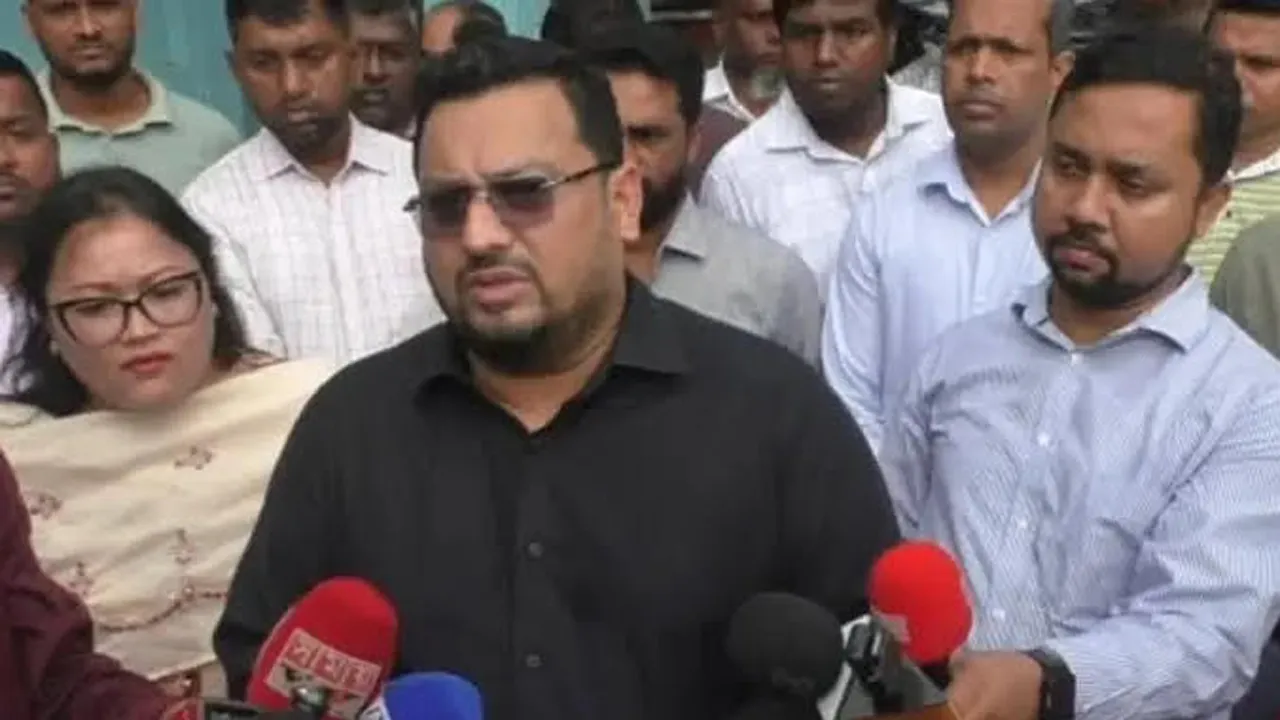 নারায়ণগঞ্জ ভূমি অফিসে প্রতিমন্ত্রীর আকস্মিক পরিদর্শনে অনিয়ম