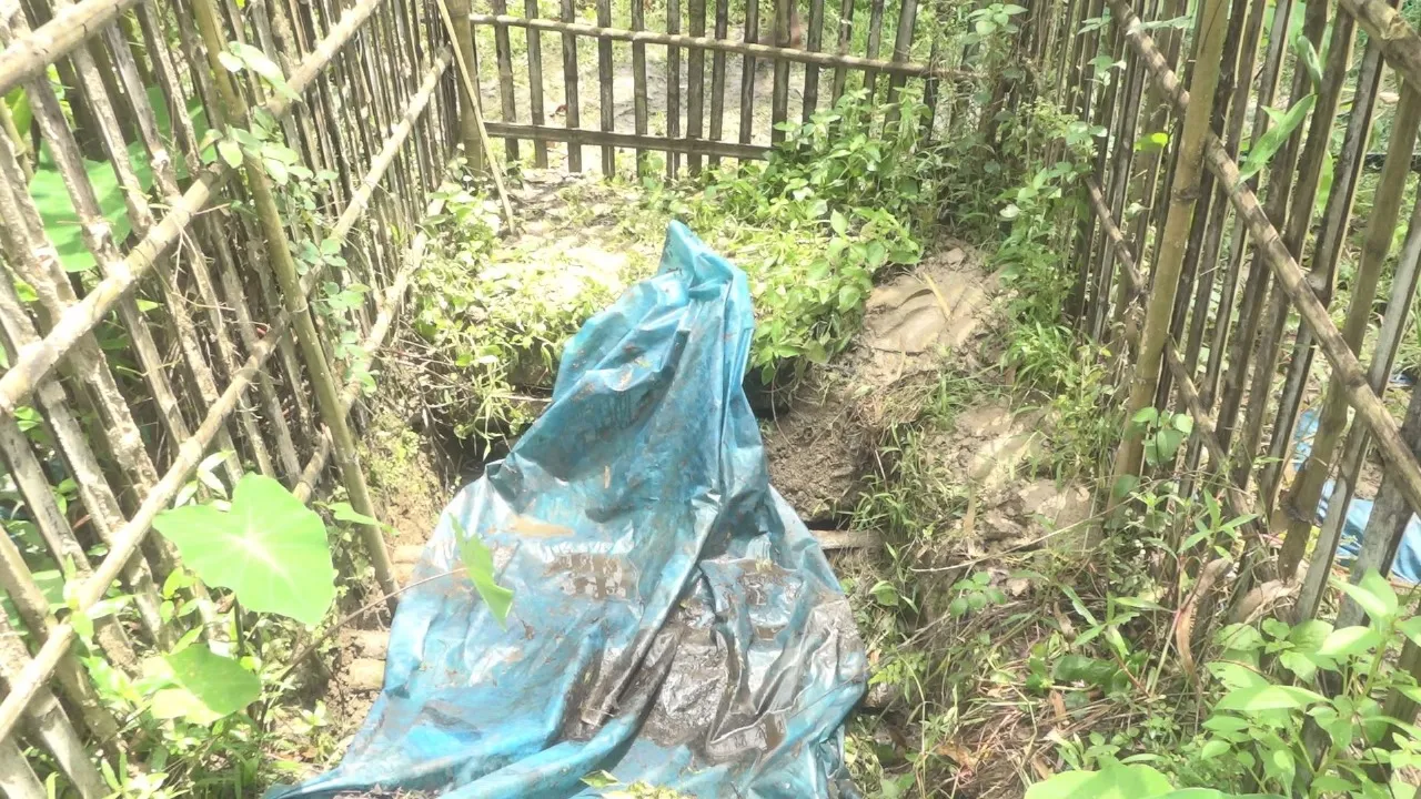 উল্লাপাড়ায় কবর থেকে কঙ্কাল চুরির অভিযোগ