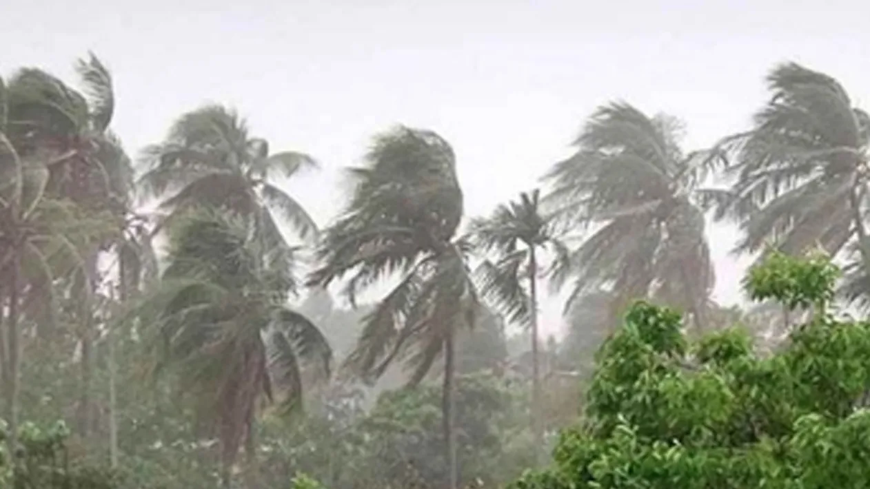 ১৩ জেলায় ঝড় ও বজ্রবৃষ্টির আশঙ্কা, নদীবন্দরে সতর্ক সংকেত