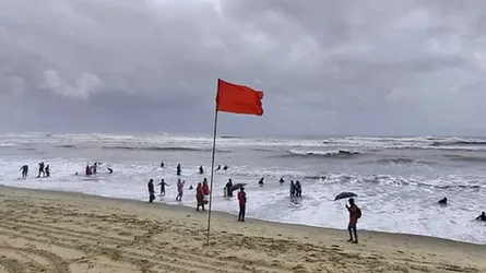 ৭ অঞ্চলে ঝড়ো হাওয়ার আশঙ্কা, সতর্কতা জারি