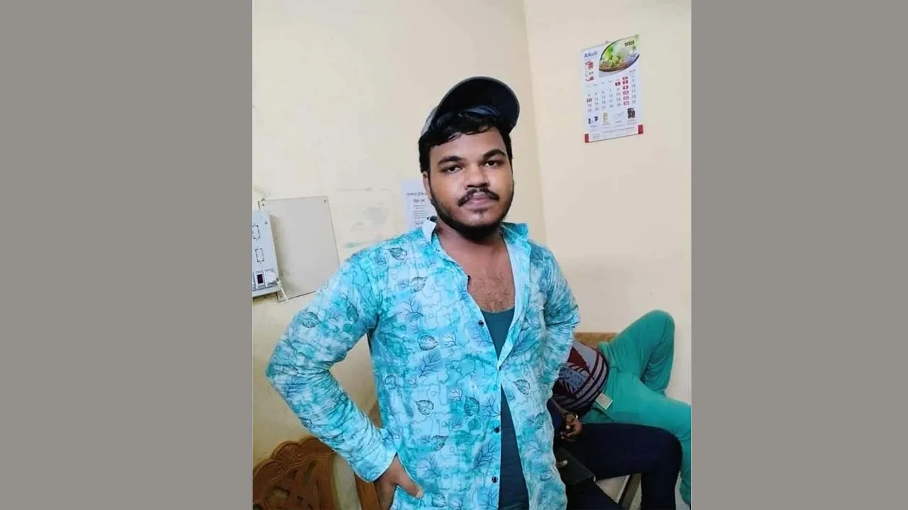 লোহাগাড়ায় নিষিদ্ধ ছাত্রলীগ নেতা সম্রাটকে পুলিশে সোপর্দ